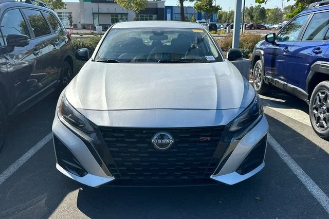 Used 2024 Silver Nissan 2.5 SR image 3