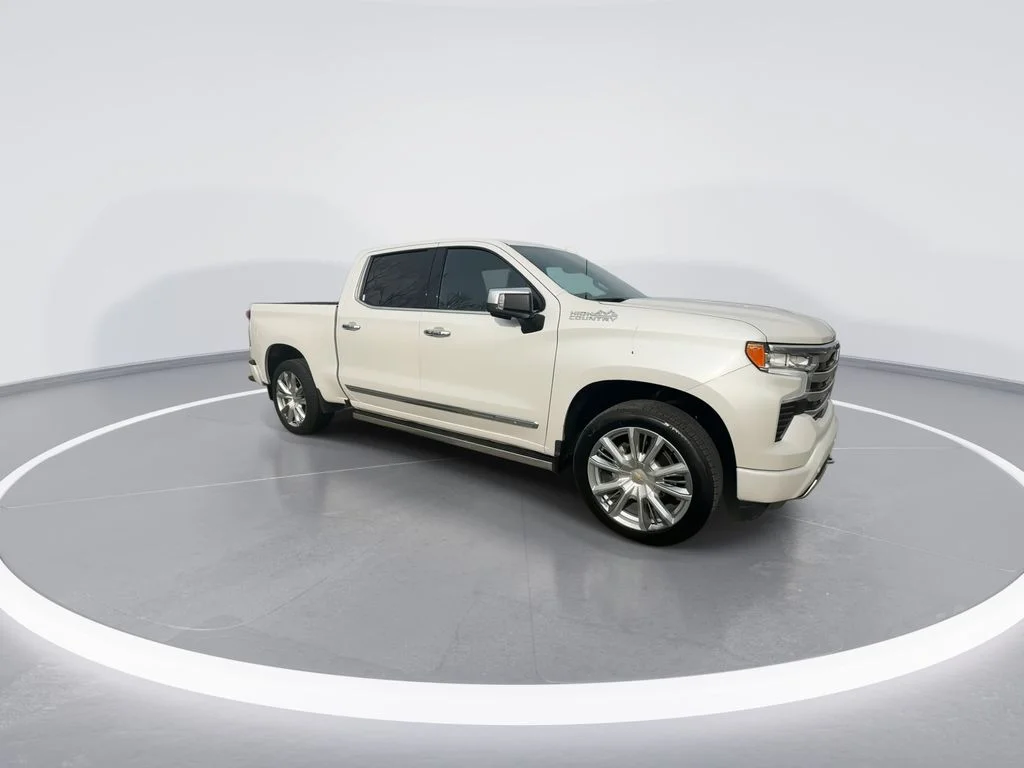 Used 2024 Beige Chevrolet High Country image 2