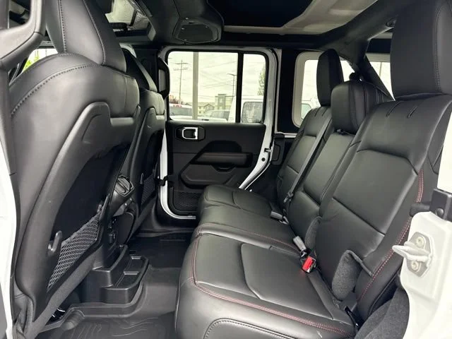 New 2026 Bright White Clear-Coat Exterior Paint Jeep Rubicon X image 10