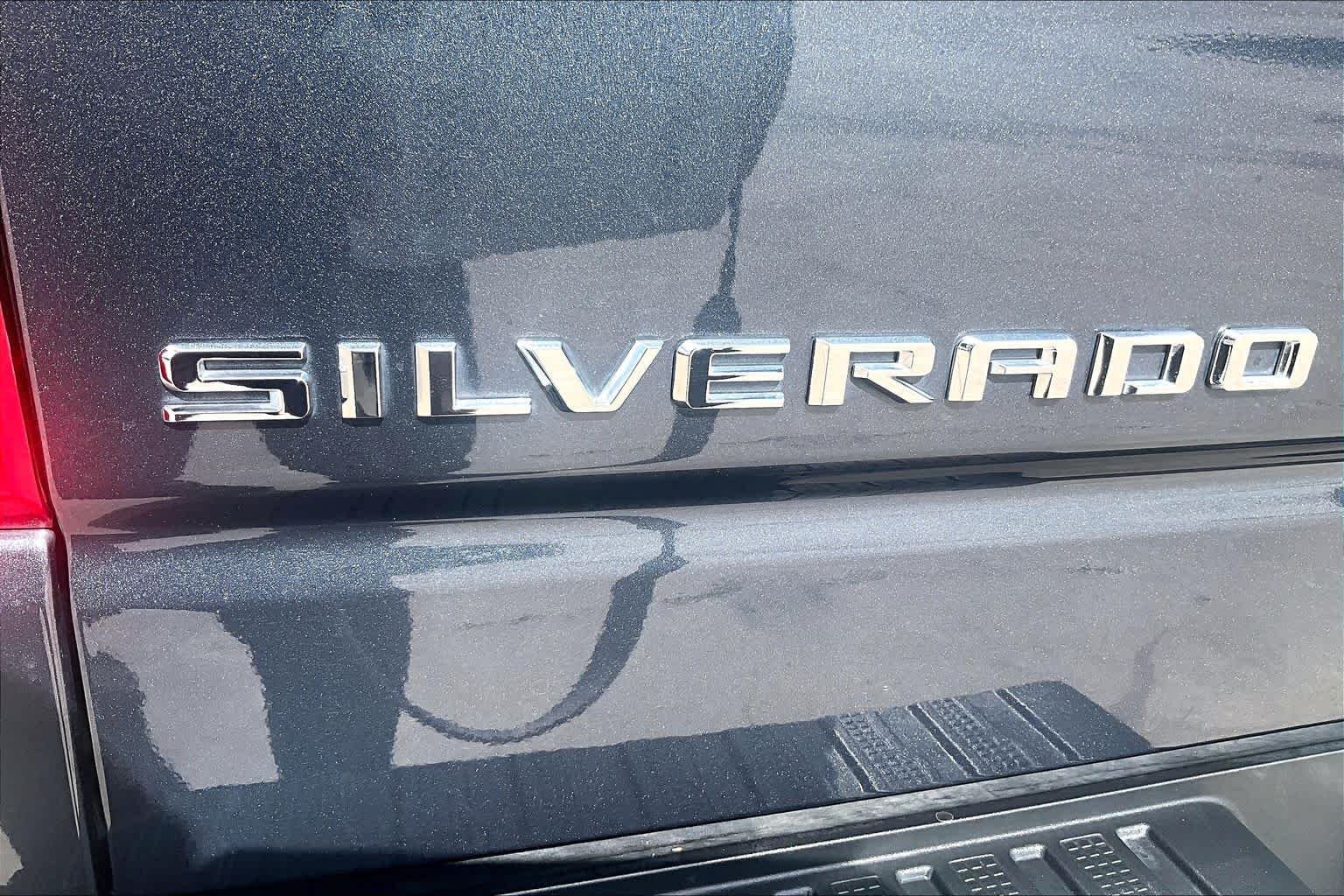 Used 2022 Shadow Gray Metallic Chevrolet LT image 31