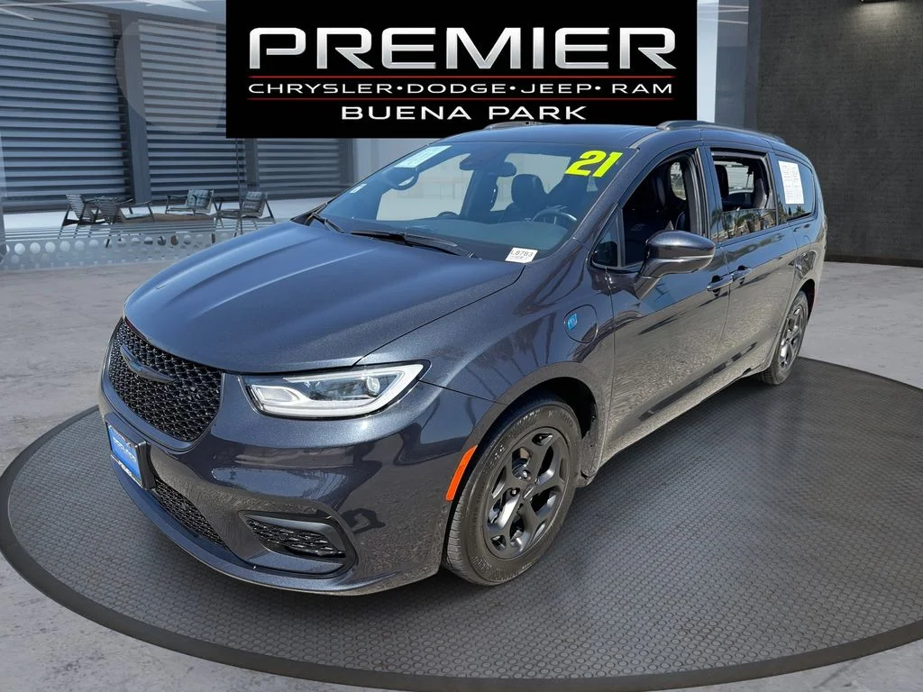 2021 Chrysler Pacifica Hybrid Limited Hybrid's photo
