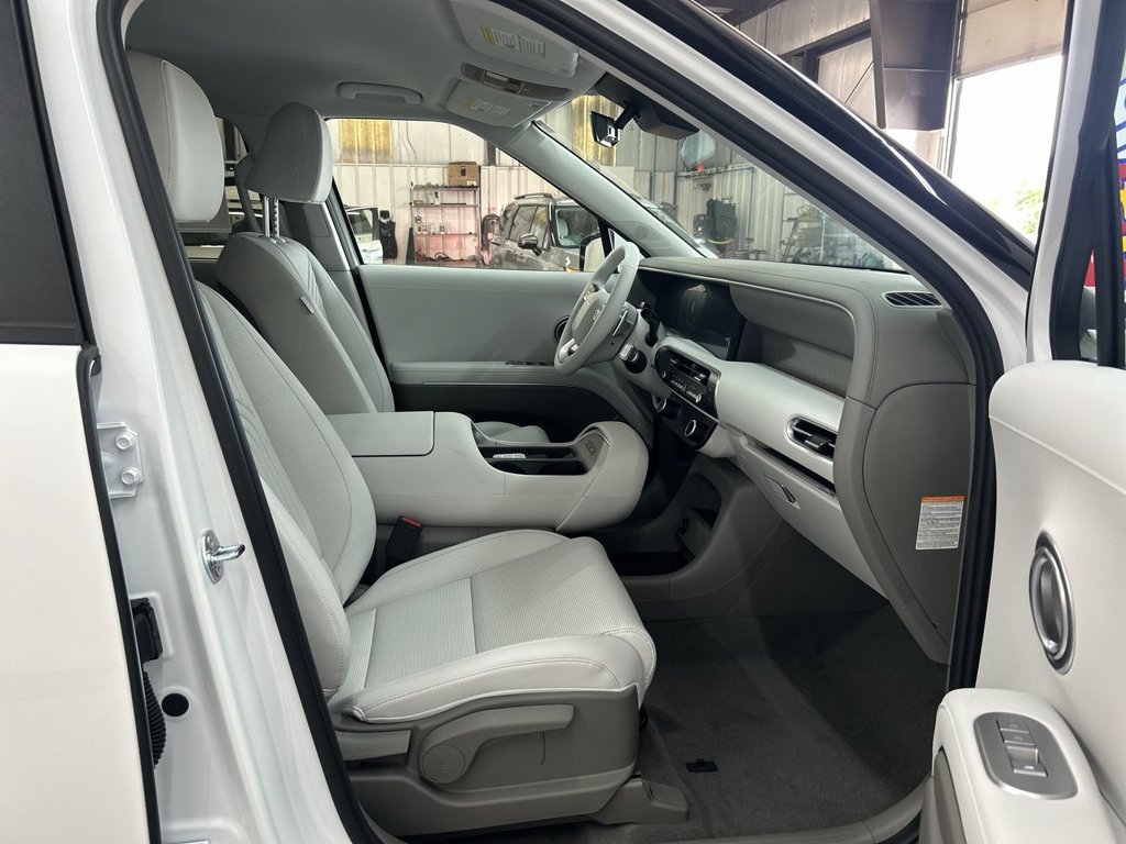 New 2026 White Pearl Hyundai SEL 8P image 18