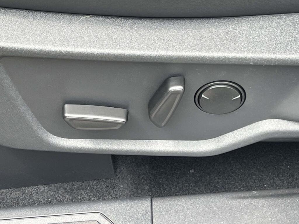 New 2025 Carbonized Gray Metallic Ford Badlands image 16