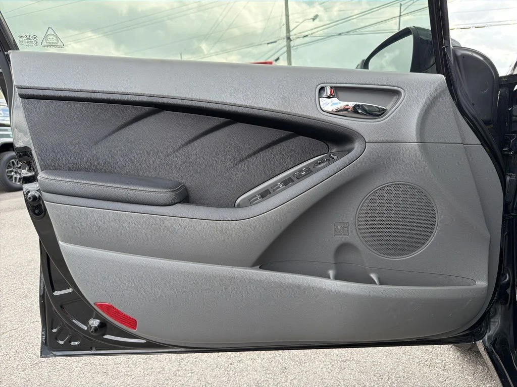 Used 2017 Black Kia EX image 25