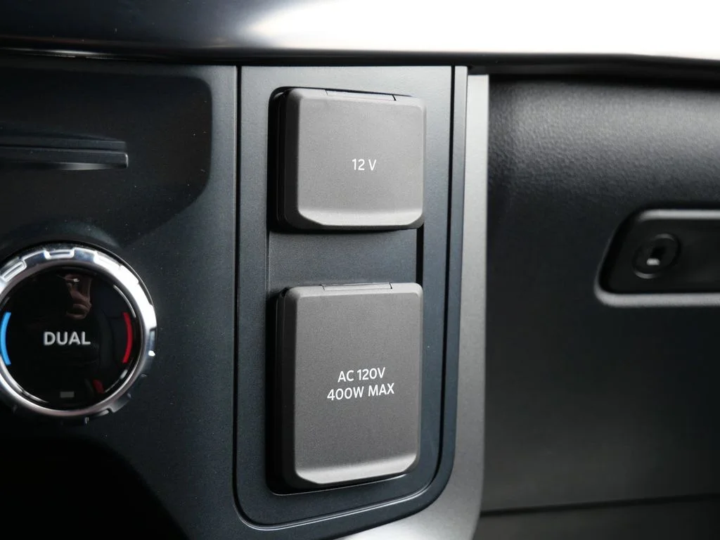 Used 2025 White Ford Lariat image 26