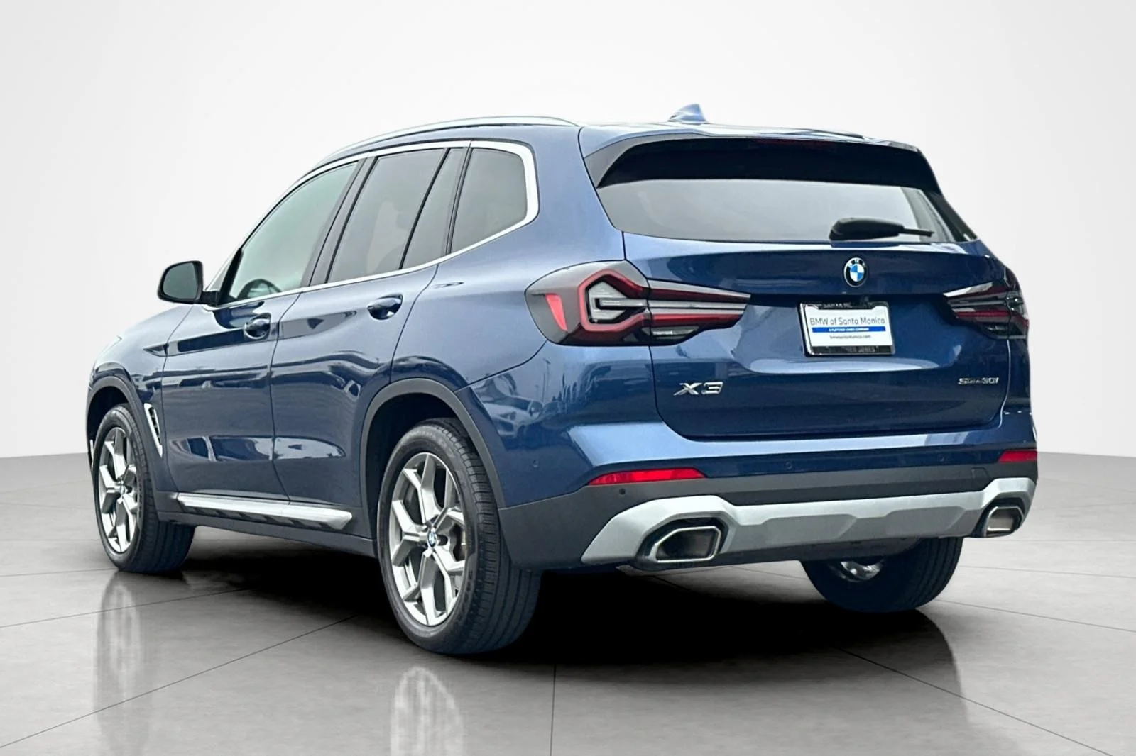 Used 2023 Phytonic Blue Metallic BMW sDrive30i image 3