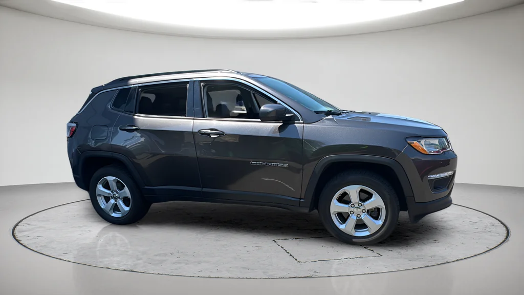 Used 2018 Gray Jeep Latitude image 2