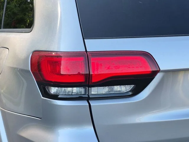 Used 2019 Silver Jeep Altitude image 21