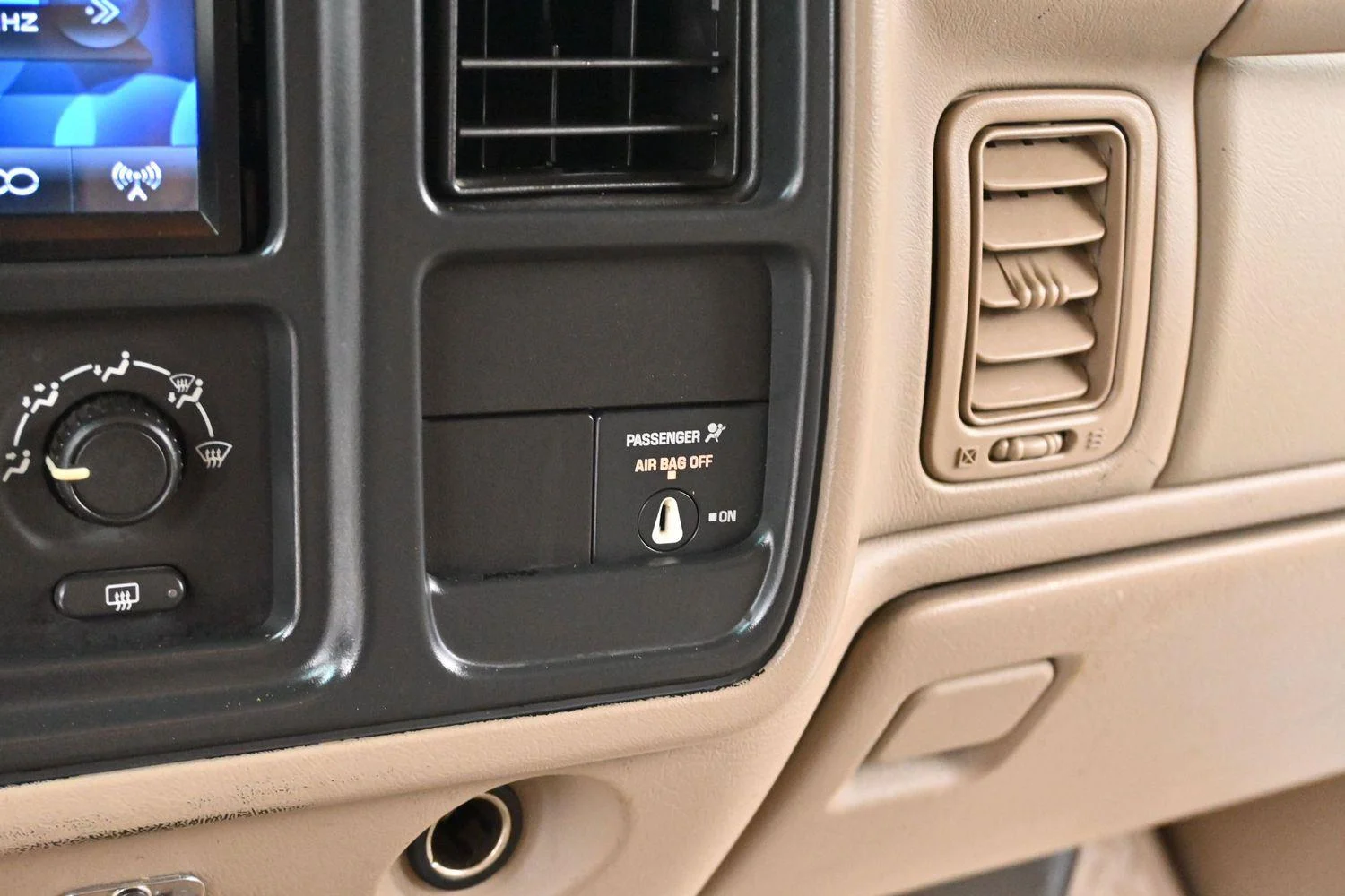 Used 2005 Dark Green Metallic Chevrolet LS image 18