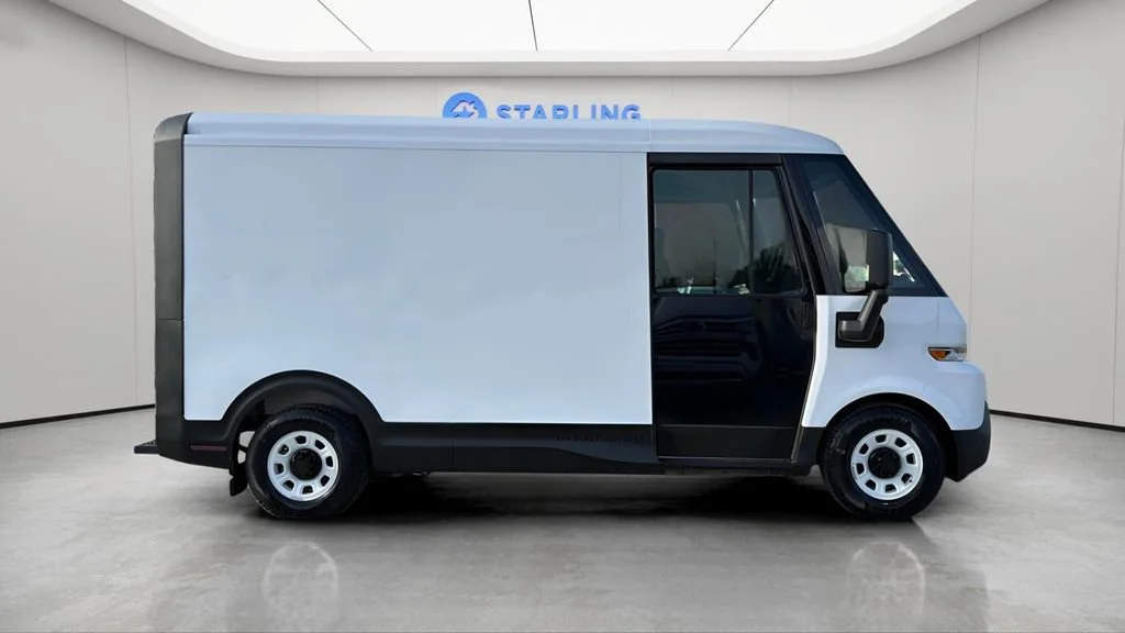 Used 2024 Oyster White BrightDrop EJY image 11