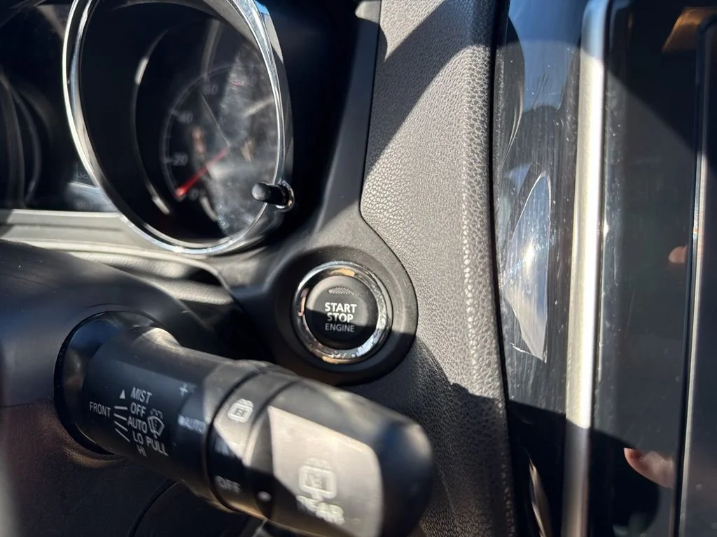 Used 2023 Silver Mitsubishi ES image 26