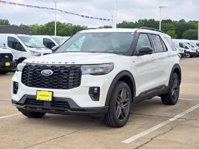New 2026 Star White Metallic Tri-Coat Ford ST-Line image 23