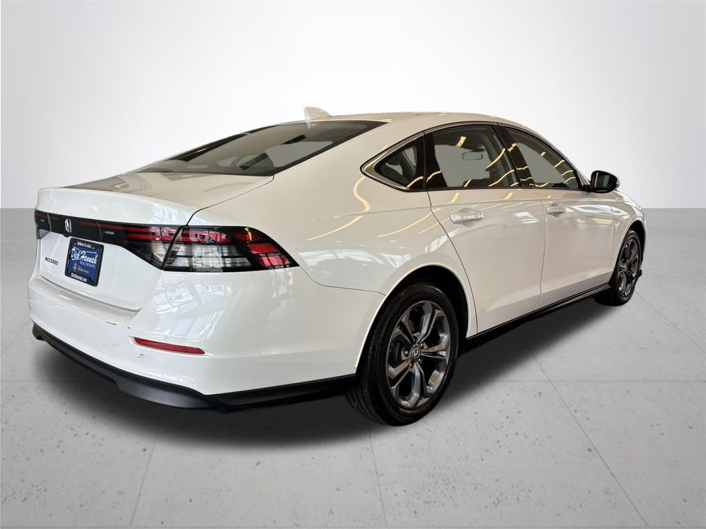 Used 2023 White Honda EX image 7