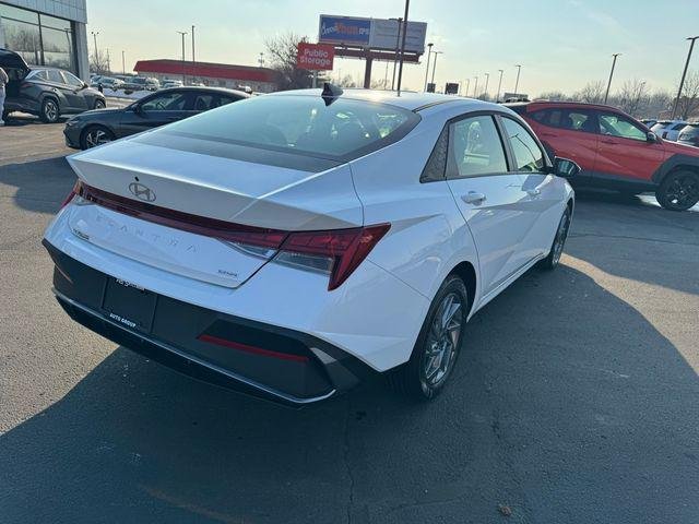 New 2026 White Hyundai Blue image 7