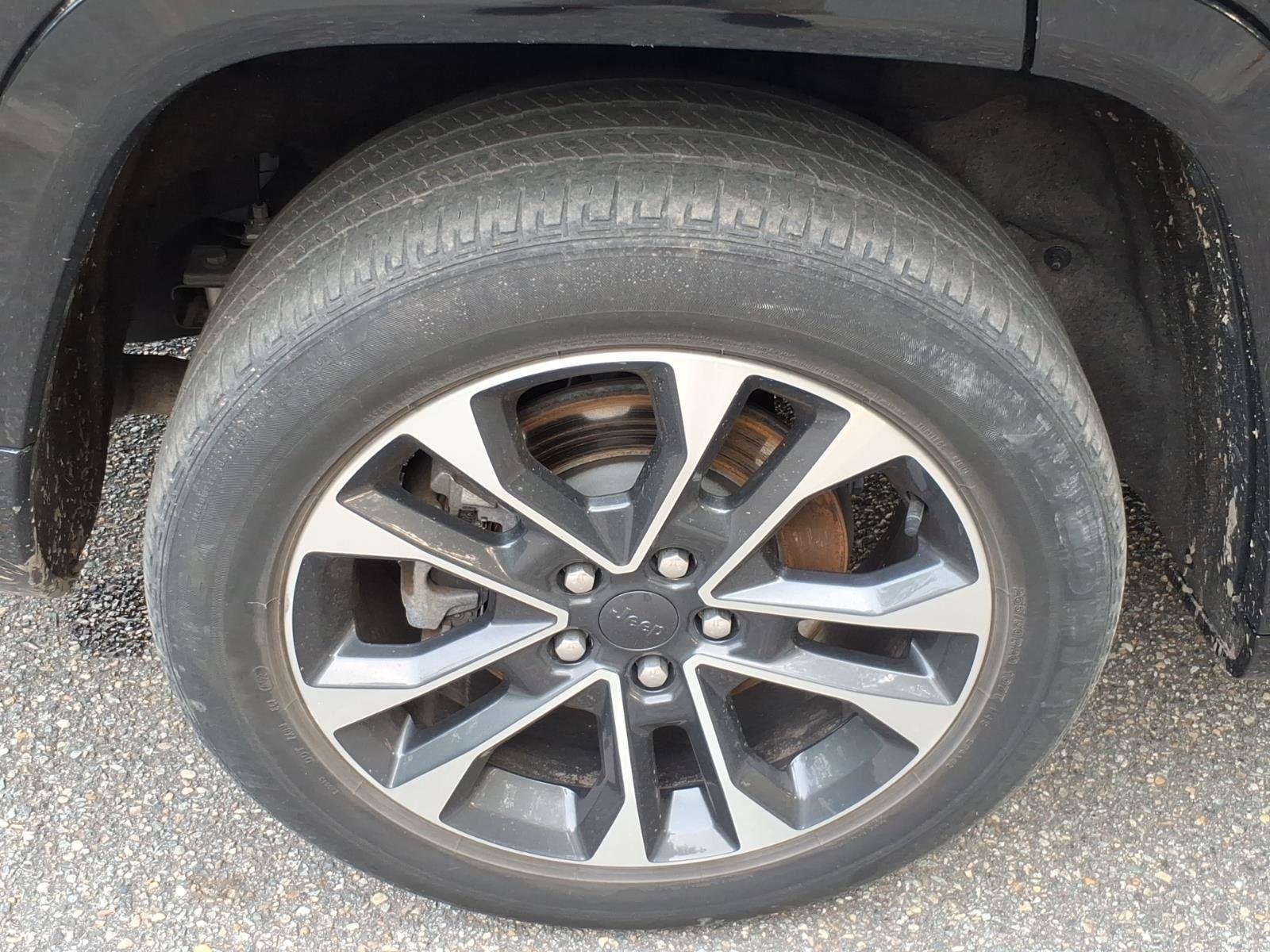 Used 2023 Diamond Black Crystal Pearlcoat Jeep Overland image 10