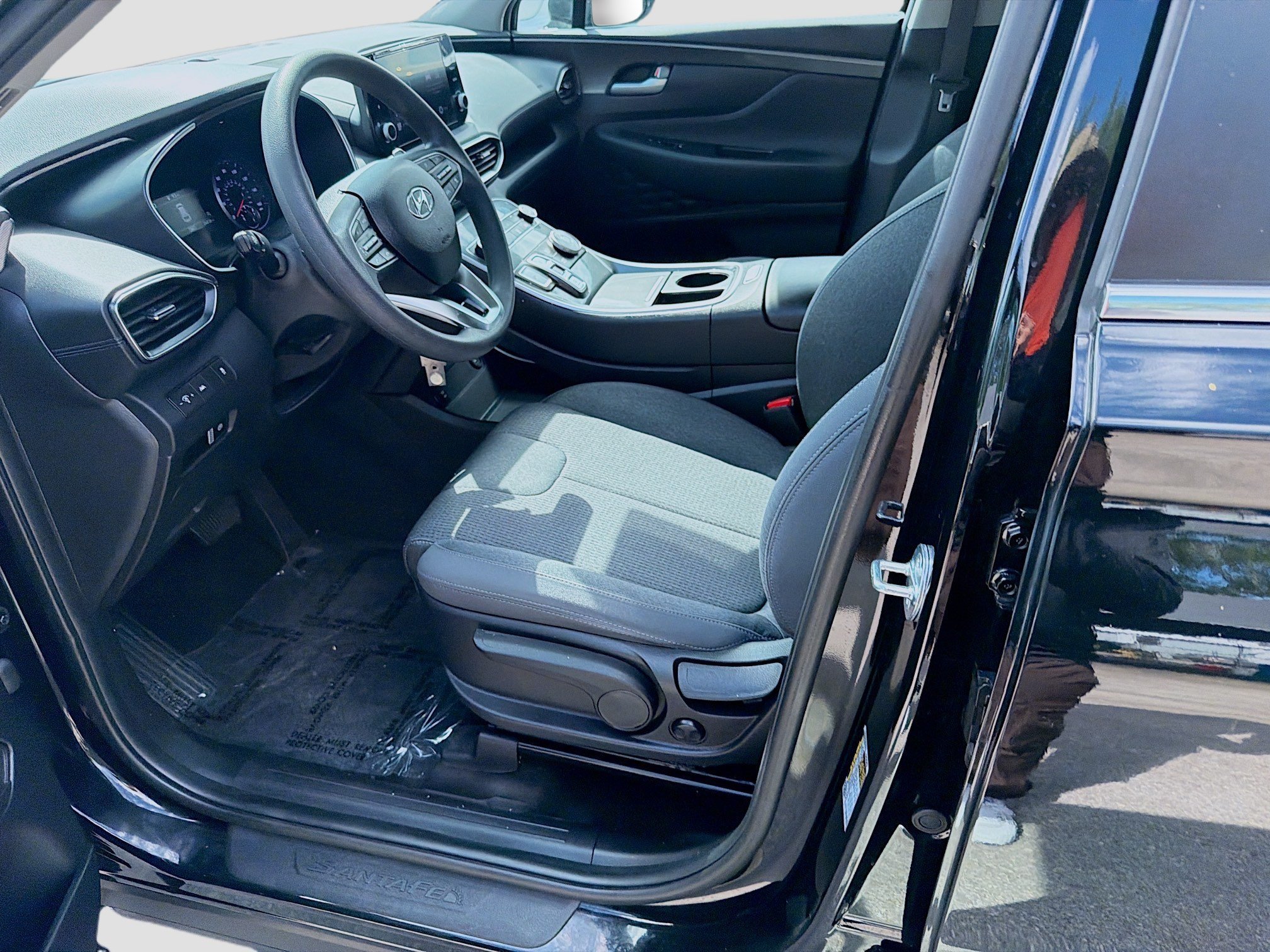 Used 2023 Twilight Black Hyundai SE image 17
