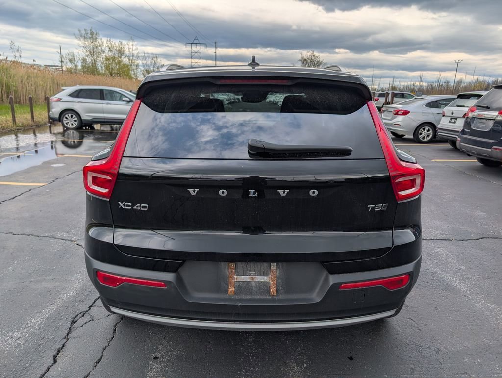 Used 2019  Volvo Momentum image 10