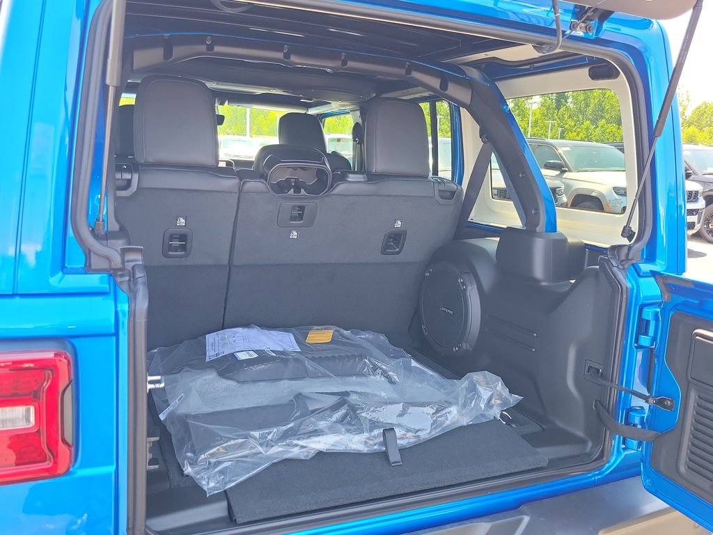 New 2026 Hydro Blue Pearl-Coat Exterior Paint Jeep Sahara image 9