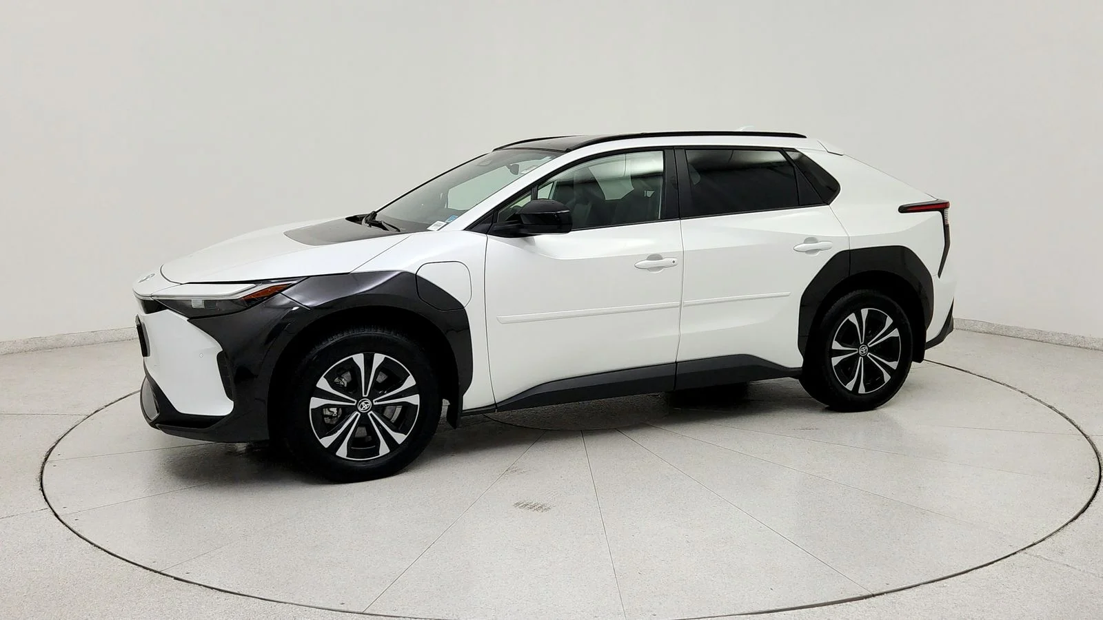 Used 2024 Beige Toyota XLE image 3