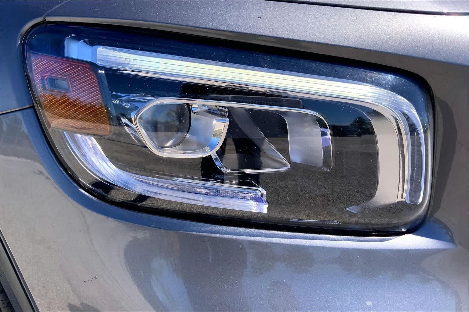 Used 2023 Mountain Grey Metallic Mercedes-Benz GLB 250 image 27