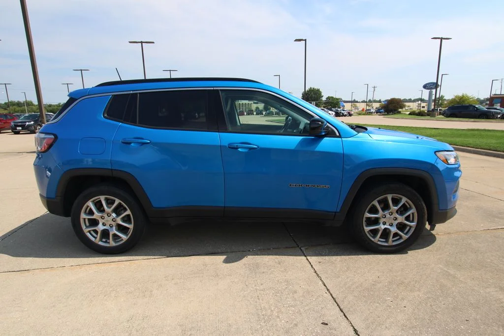 Used 2022 Blue Jeep Latitude Lux image 4