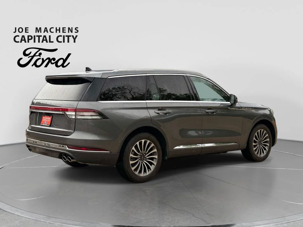 Used 2023 Metallic Lincoln Standard image 5