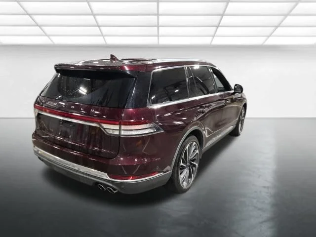 Used 2020 Red Lincoln Reserve image 4