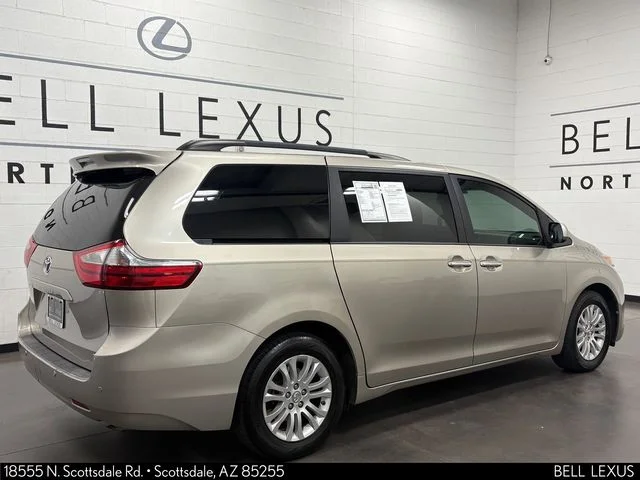 Used 2017  Toyota XLE image 4