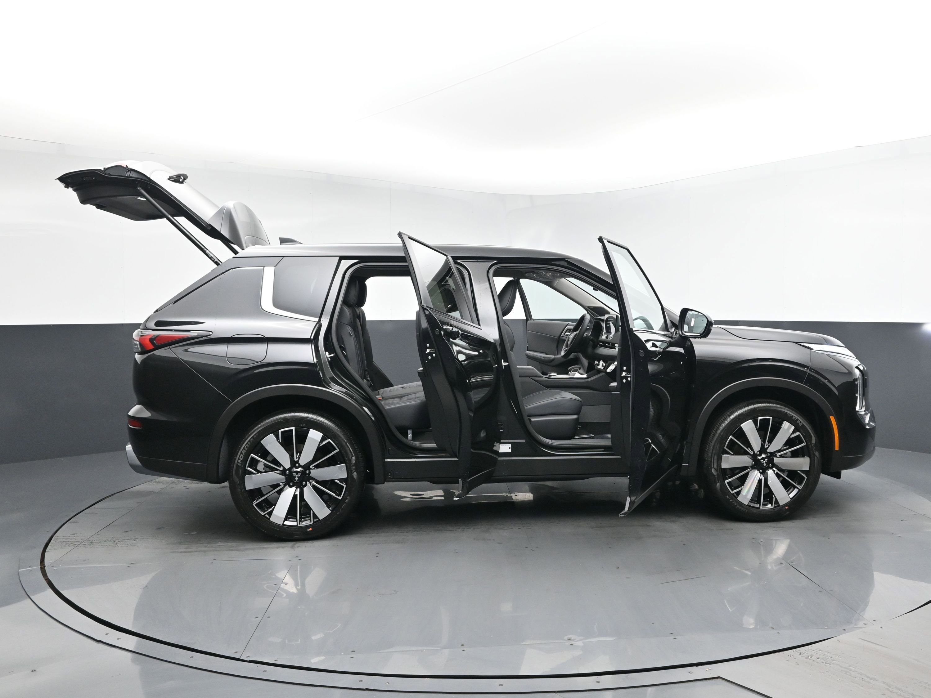 New 2026 Black Diamond Mitsubishi SE image 30