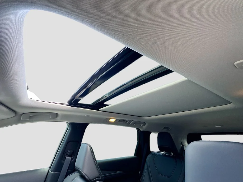 New 2027 RADIANT WHITE INFINITI Luxe FWD image 23