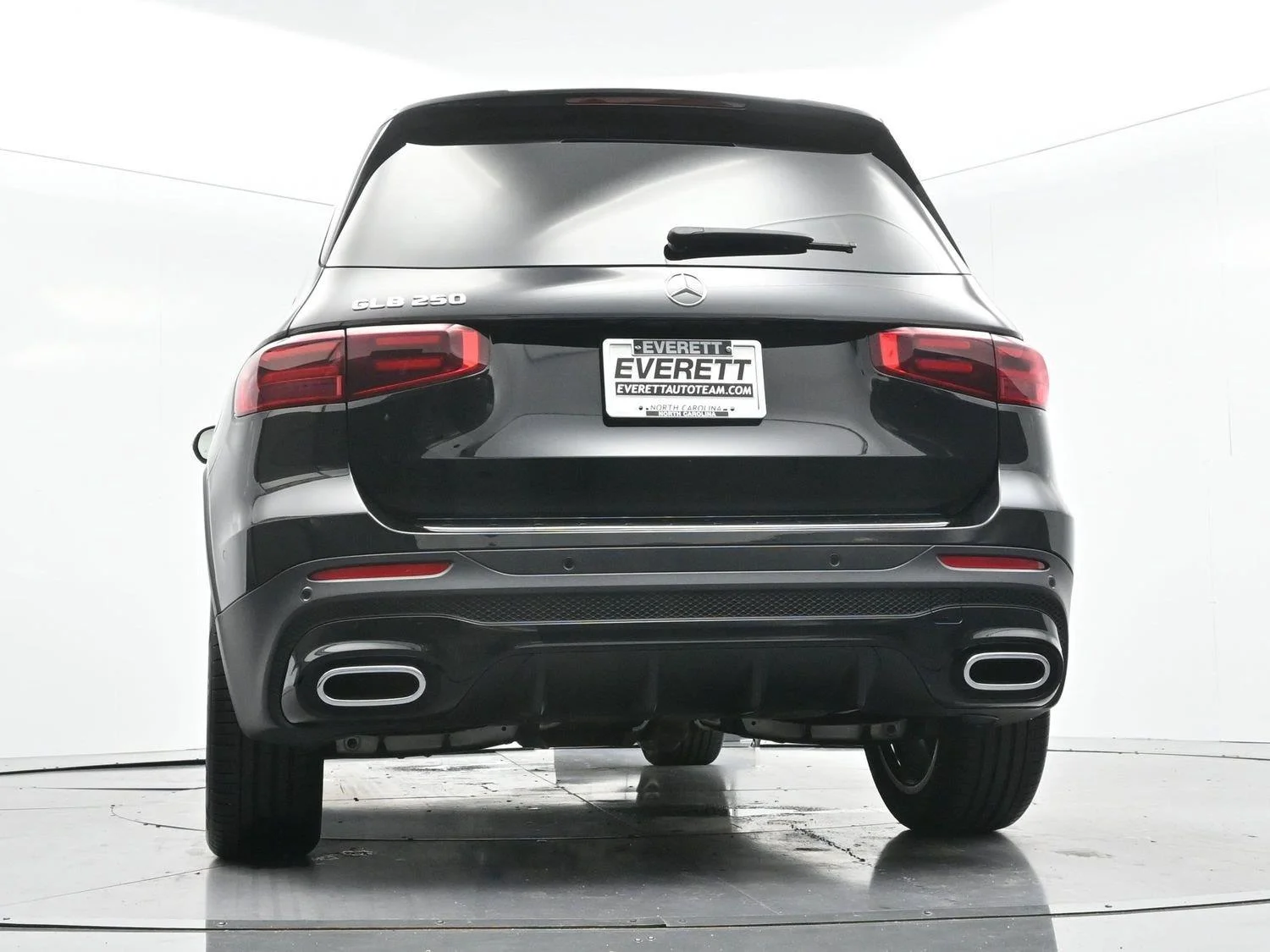 Used 2024 Black Mercedes-Benz GLB 250 image 47