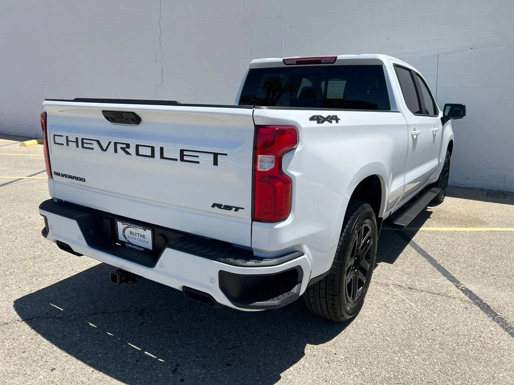 New 2026 Summit White Chevrolet RST image 6