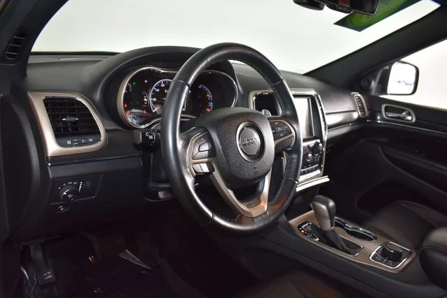 Used 2016 Silver Jeep Limited image 27