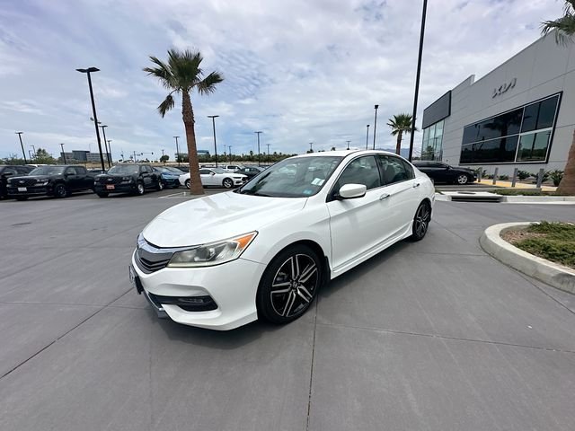 Used 2017  Honda Sport image 3