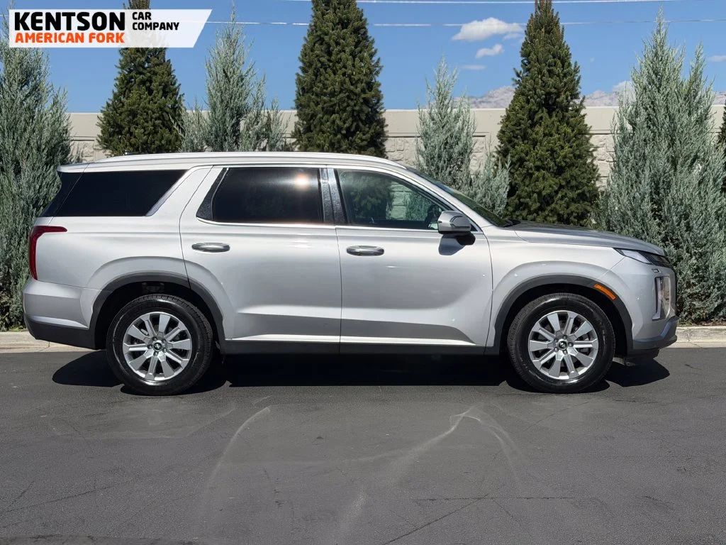 Used 2025 Silver Hyundai SEL image 9