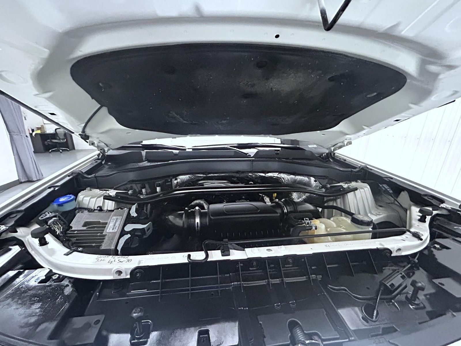 Used 2020 White Ford Platinum image 25