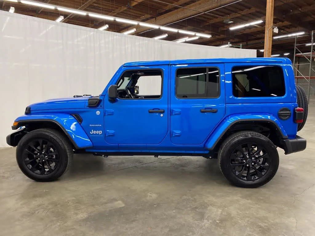Used 2024 Hydro Blue Pearlcoat Jeep Sahara image 3
