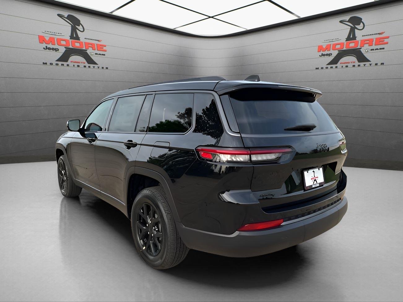 New 2026 Diamond Black Crystal Pearlcoat Jeep Laredo Altitude image 6