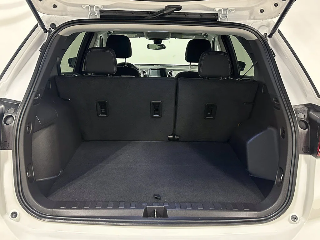 Used 2024 Summit White Chevrolet LS image 5
