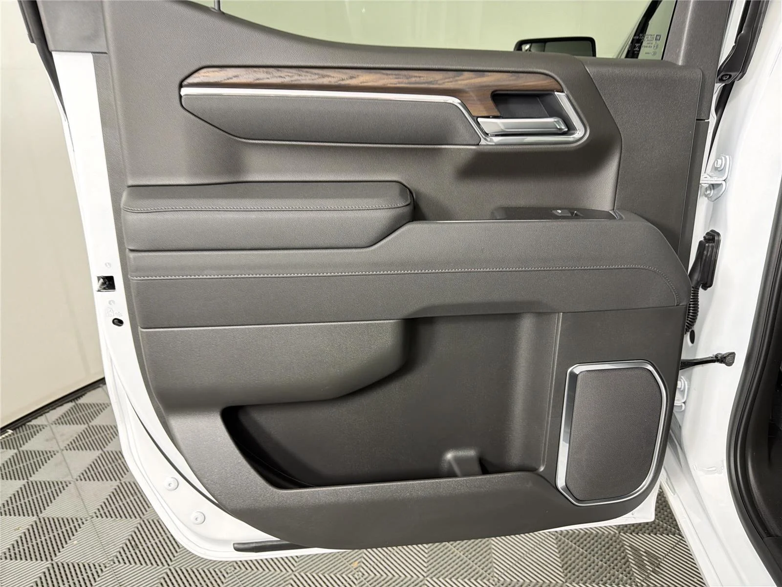 New 2026 Summit White GMC SLT image 19