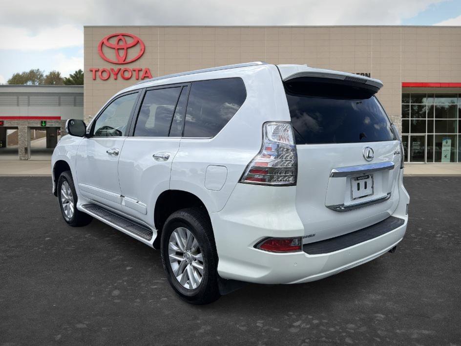 Used 2017 Starfire Pearl Lexus 460 image 6