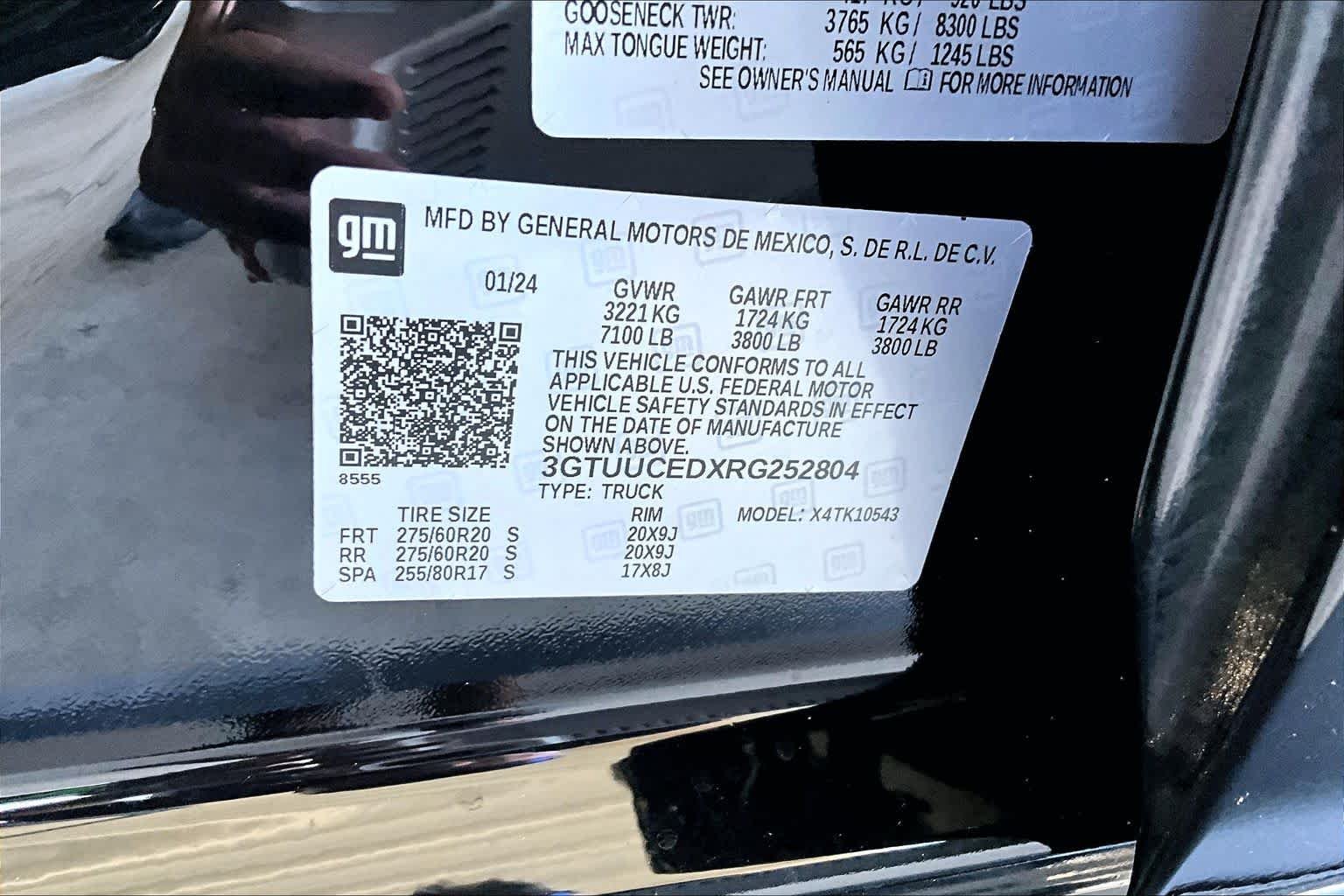 Used 2024 Onyx Black GMC Elevation image 31