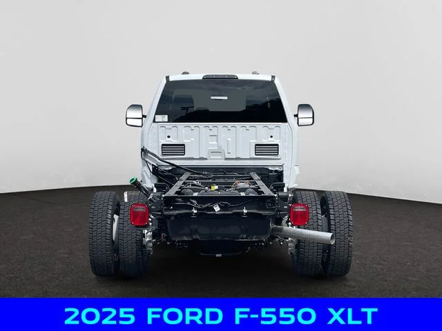 2025 Ford F-550 Super Duty Chassis Cab XLT - Photo 18