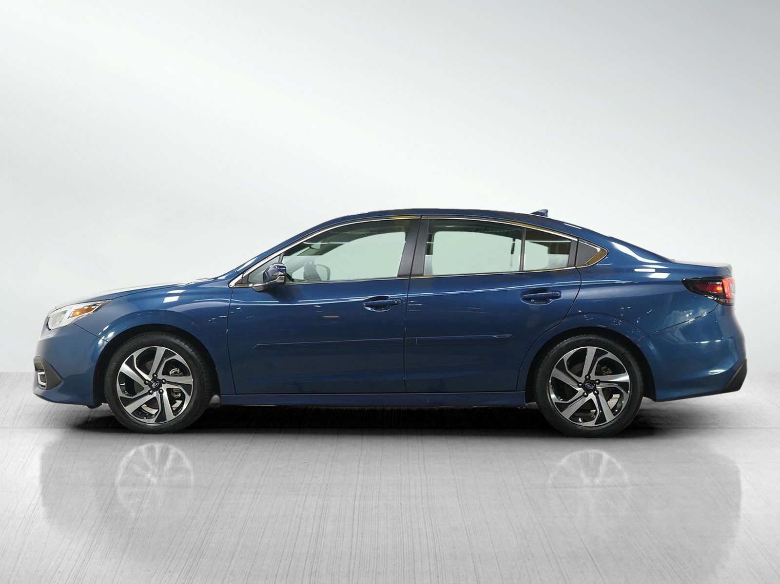 Used 2022 Subaru Legacy Limited with VIN 4S3BWAN64N3027007 for sale in Burnsville, Minnesota