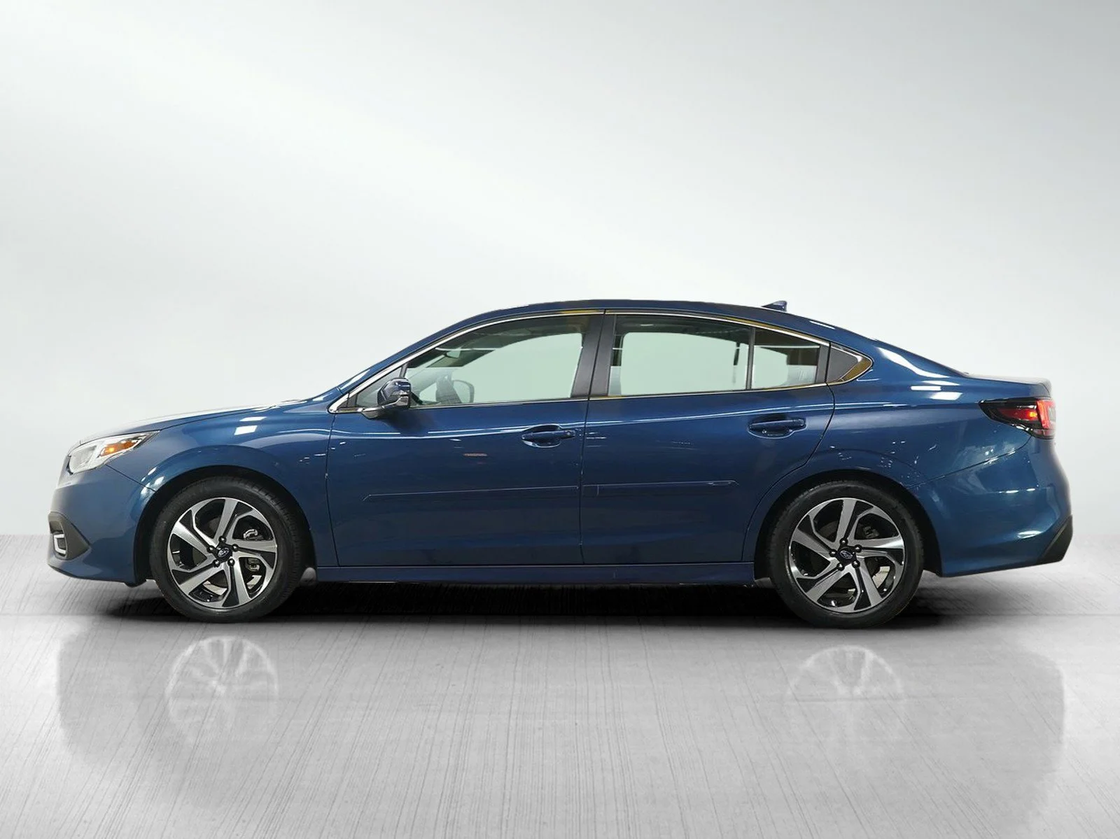 Used 2022 Subaru Legacy Limited with VIN 4S3BWAN64N3027007 for sale in Burnsville, Minnesota