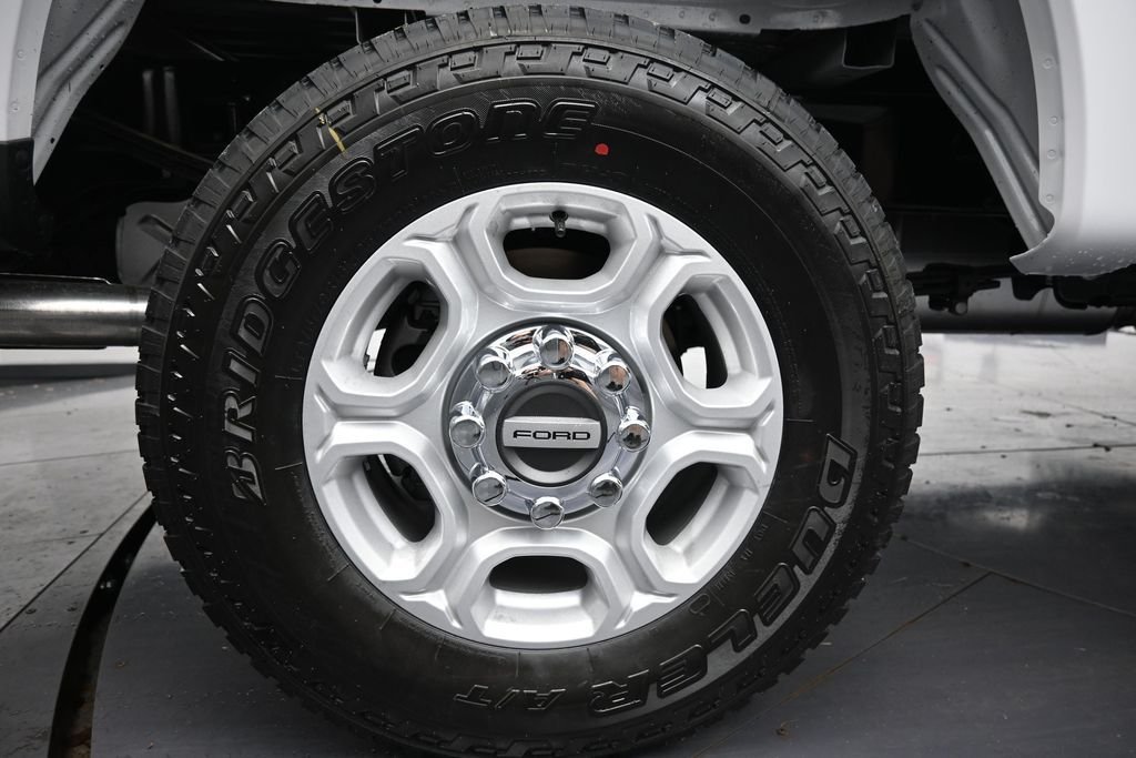 New 2026 Oxford White Ford F-250® XLT image 32