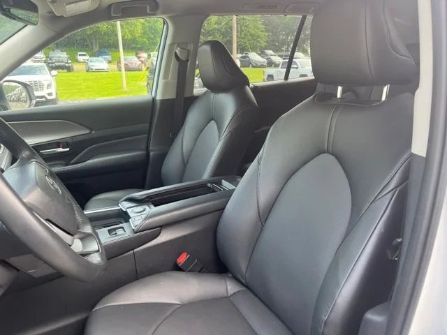 Used 2024 Wind Chill Pearl Toyota XLE image 12