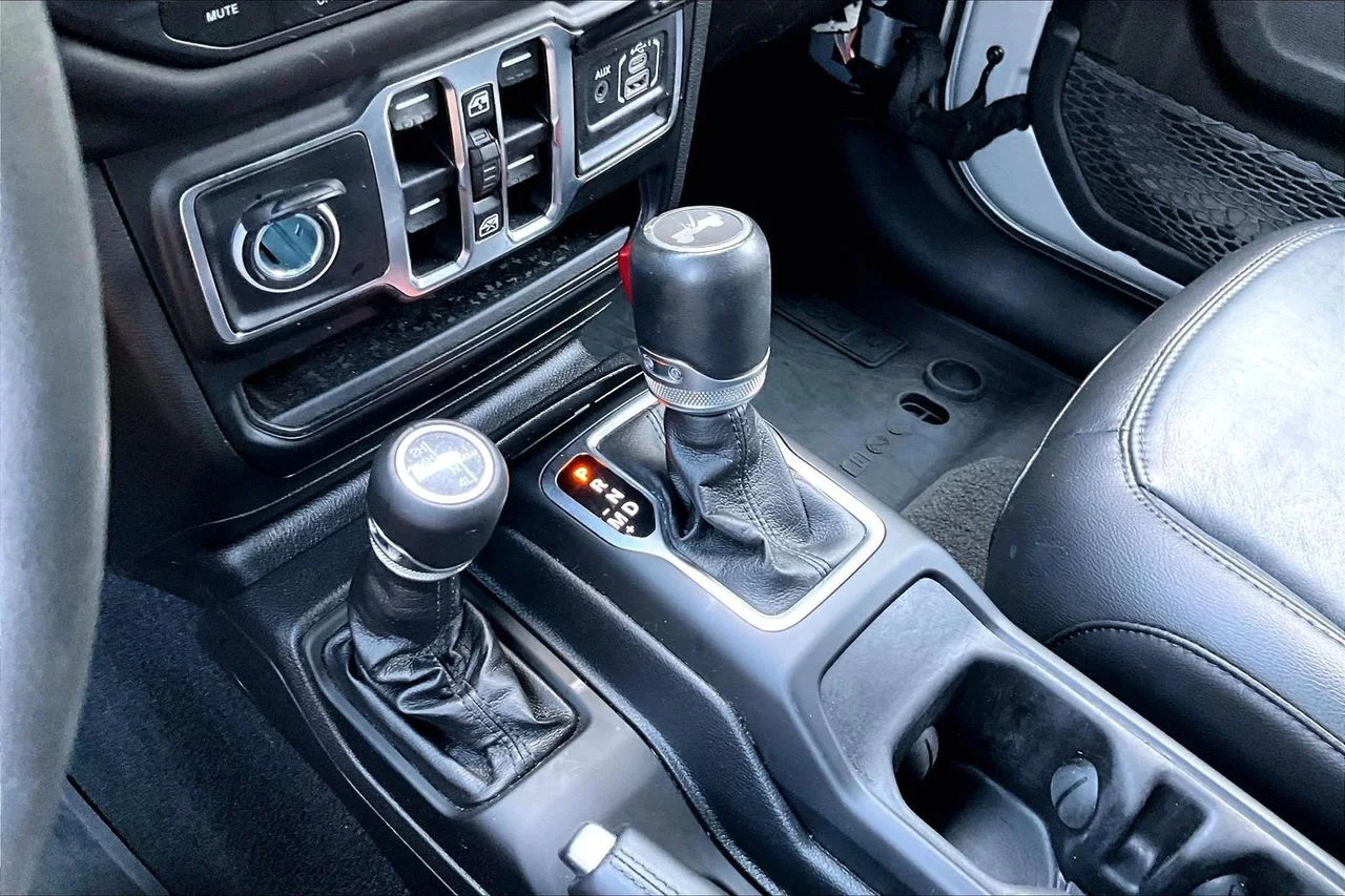 Used 2023 Silver Jeep Sahara image 29