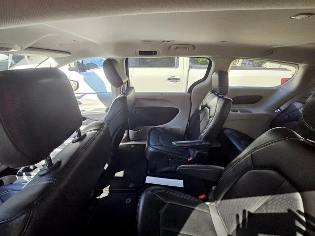 Used 2024 Black Chrysler Touring L image 9