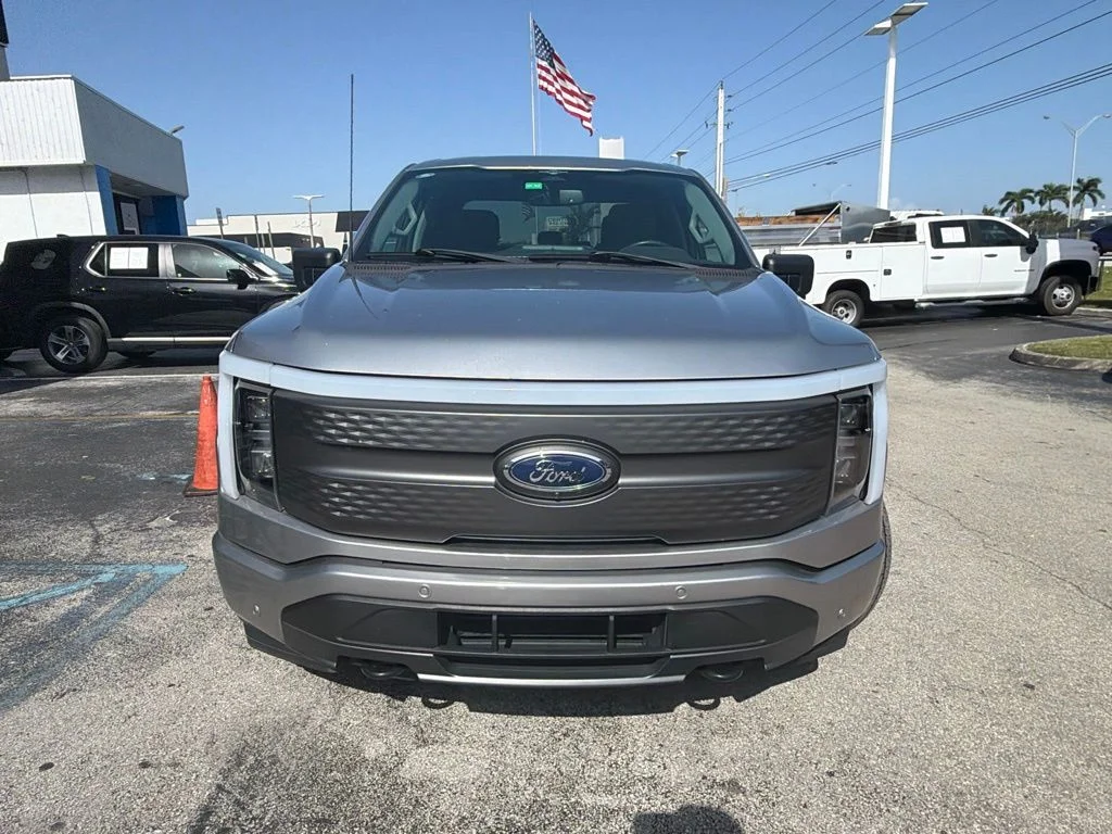 Used 2023 Silver Metallic Ford XLT image 2
